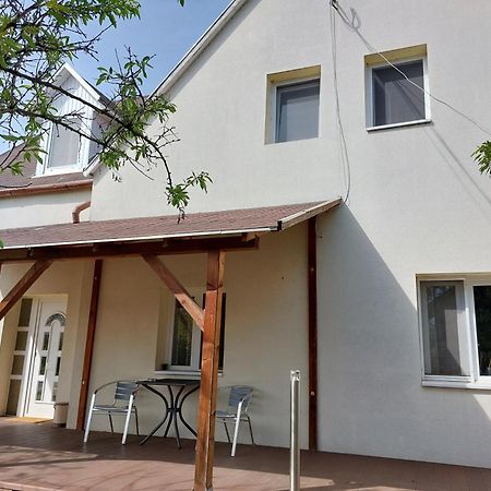 דירות באלאטונפורד Bridgehaus מראה חיצוני תמונה