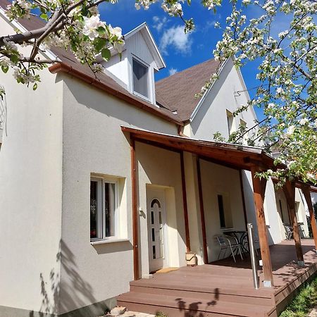דירות באלאטונפורד Bridgehaus מראה חיצוני תמונה